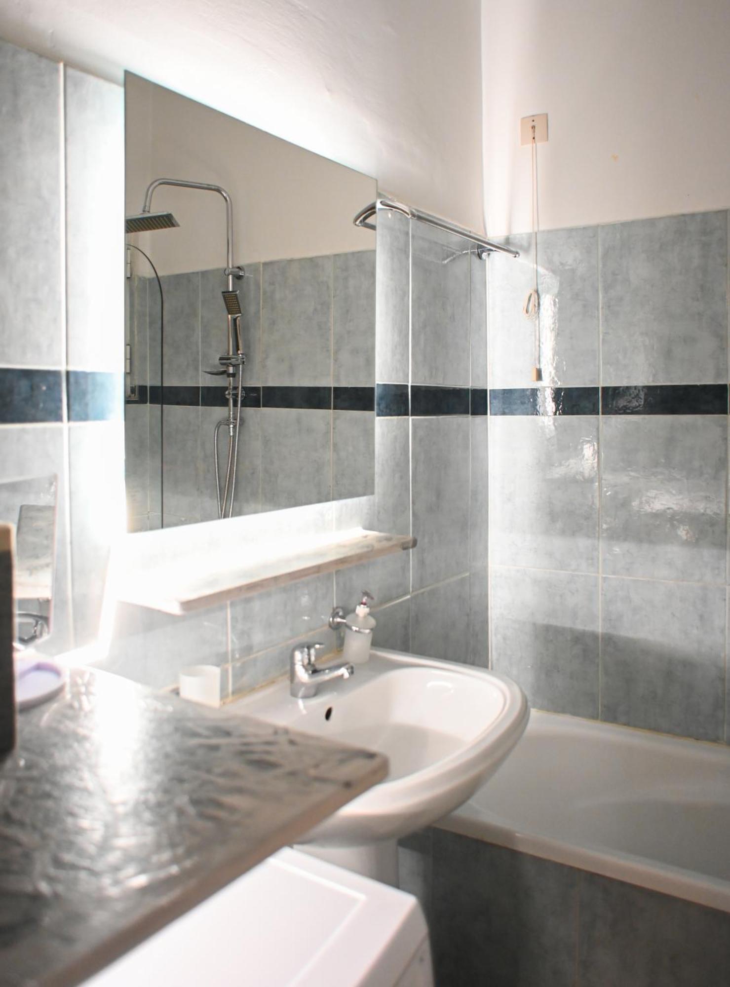 Kostas Home By Bill Apartments พาทรา ภายนอก รูปภาพ