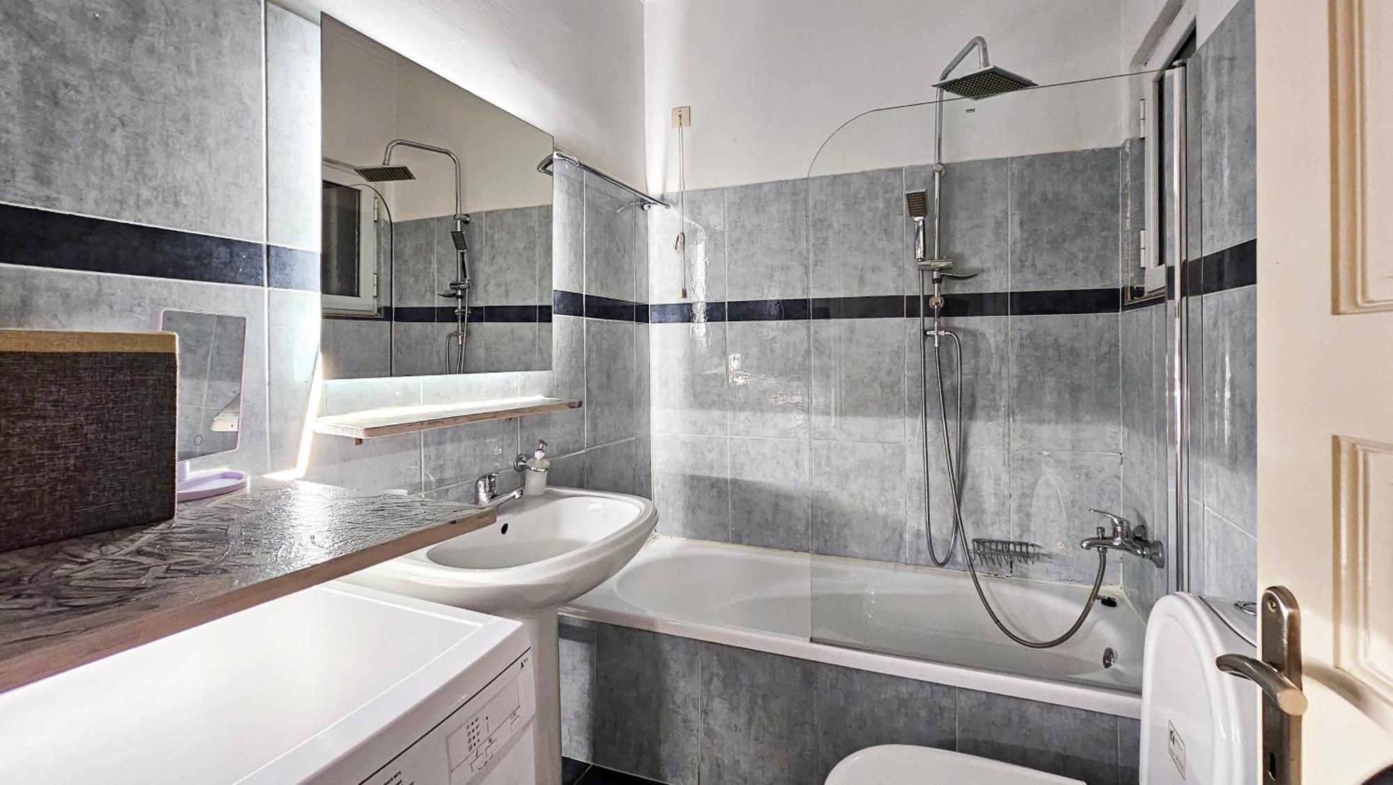 Kostas Home By Bill Apartments พาทรา ภายนอก รูปภาพ